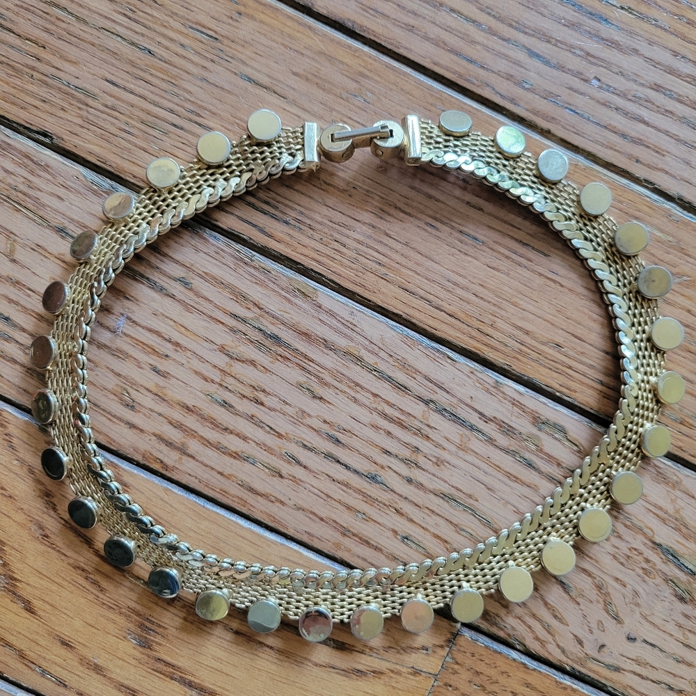 Vintage 70s/80s GOLD COLORED Finish Chain Collar NECKLACE COIN & Coolest Clasp!